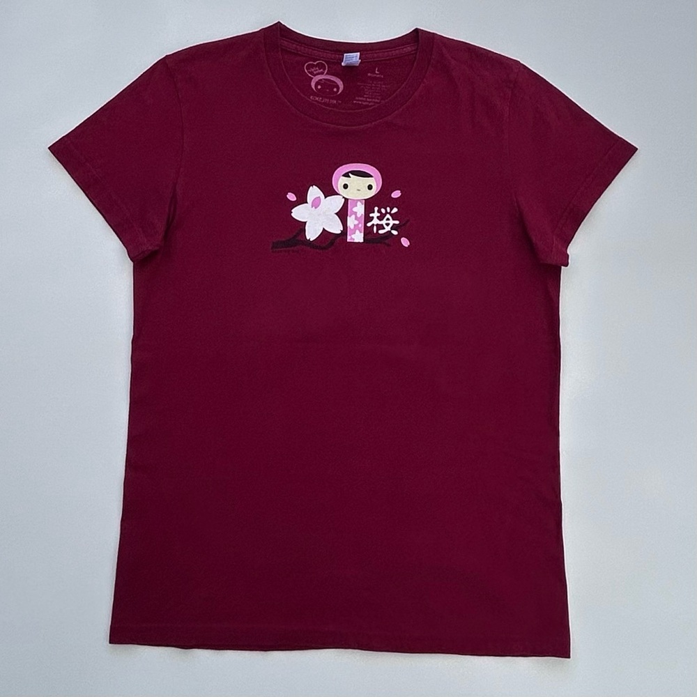 achiho Spicy Brown Kokeshi Ink Red Graphic T Shirt Women’s Large Licensed 2010